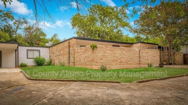 Foto del edificio - 211 Beechwood Ln