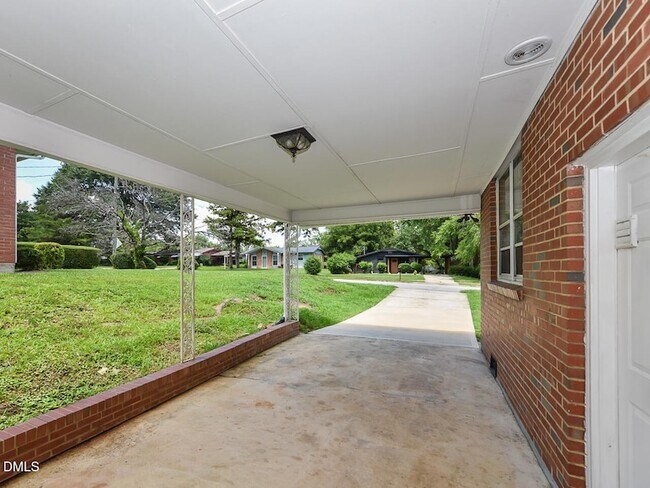 Foto del edificio - 852 Hadley Rd