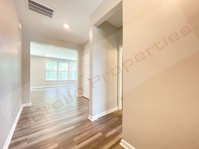 Building Photo - Gorgeous 4 Bedroom 3 Bath Home with 2 Car ...