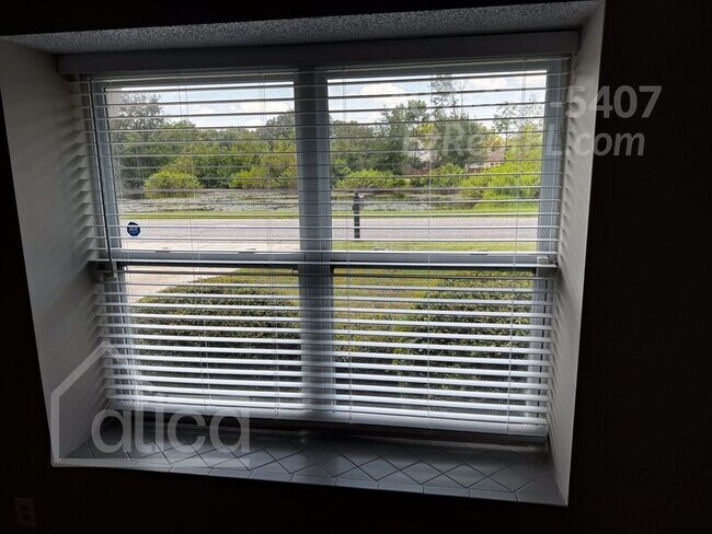 Foto del edificio - 9593 Villiers Dr S