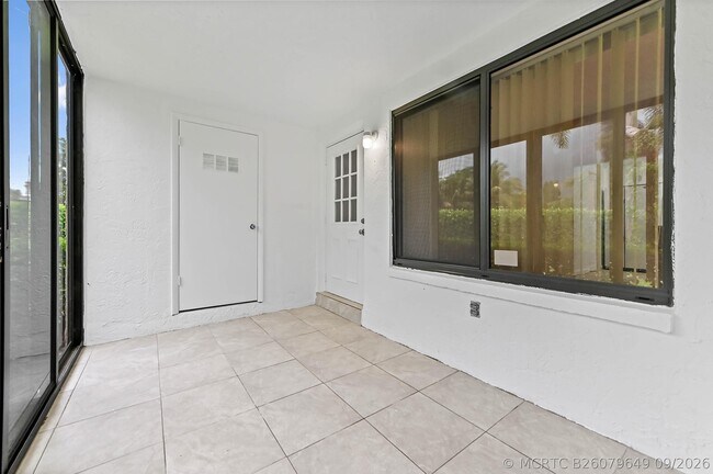 Foto del edificio - 319 Knotty Pine Cir