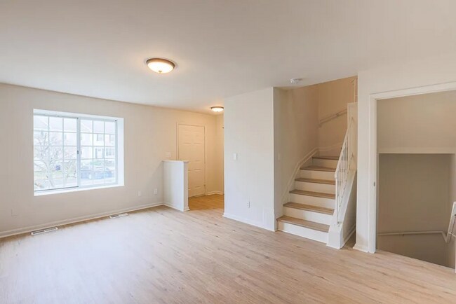 Building Photo - Beautiful 4 Bedroom 1.5 bath Move-In Ready!