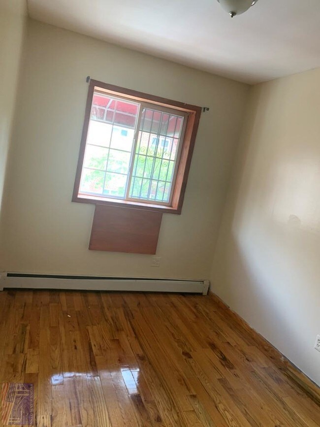 Building Photo - 747 Beach Ave