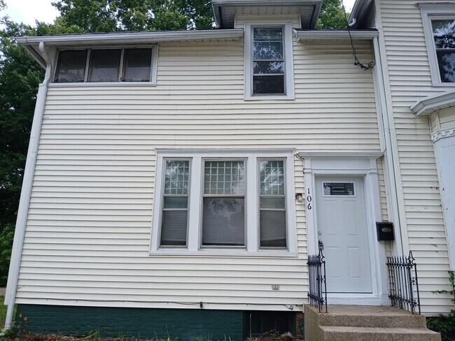 Building Photo - 106 N Notre Dame Ave