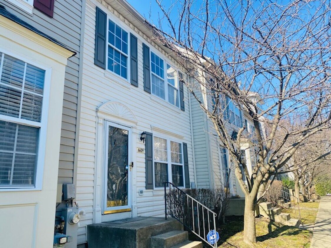 6609 Fable Ct, Glen Burnie, MD 21060 Townhome Rentals in Glen Burnie