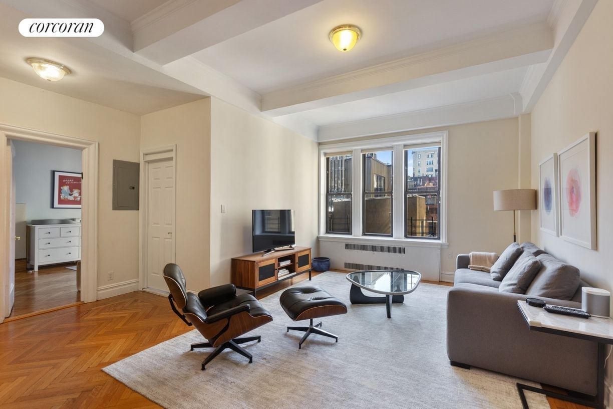 Primary Photo - 525 W End Ave