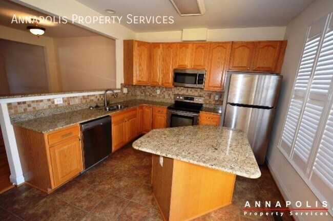 Foto del edificio - 828 Stonehurst Ct