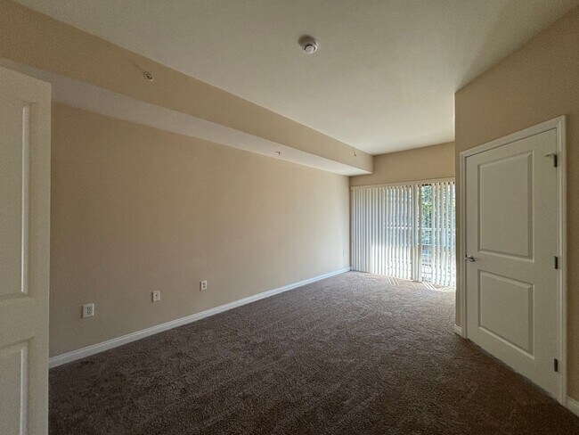 Foto del edificio - Modern 2 Bed Condo with Balcony Views in P...