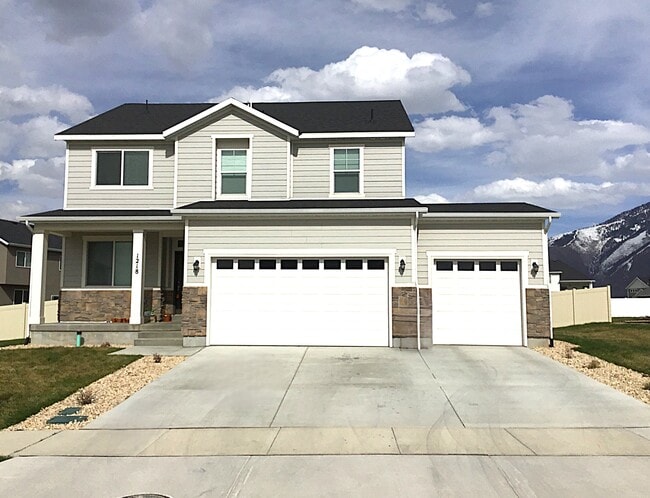 Building Photo - 1218 N Golden Spoke Dr