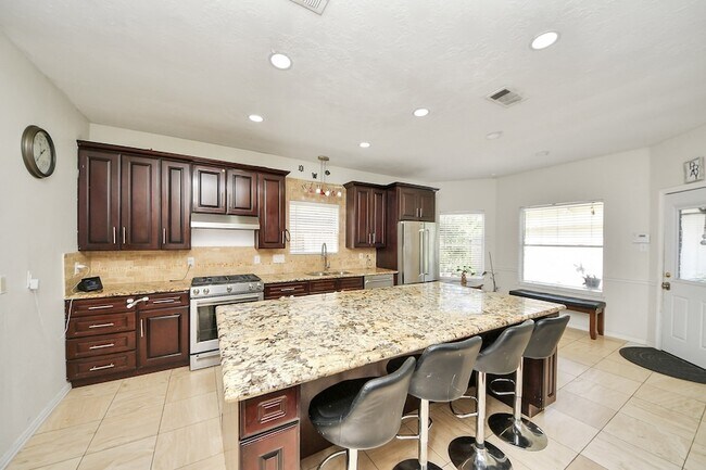 Foto del edificio - 922 Bayhill Dr
