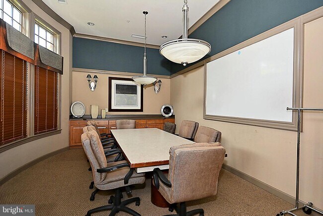 Building Photo - 307 Fallsgrove Dr