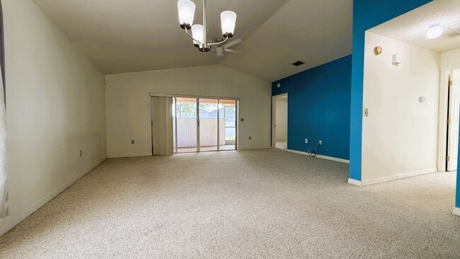 Building Photo - 260 Lake Suzanne Dr
