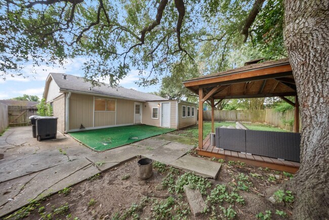 Building Photo - 15738 Tammany Ln