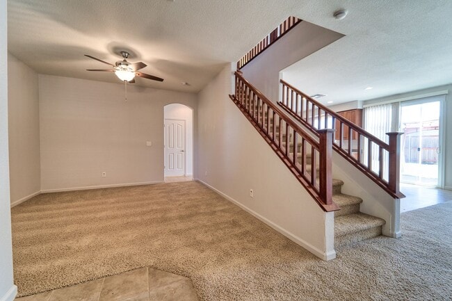 Building Photo - Spacious 4-Bedroom Home with Den – North Y...