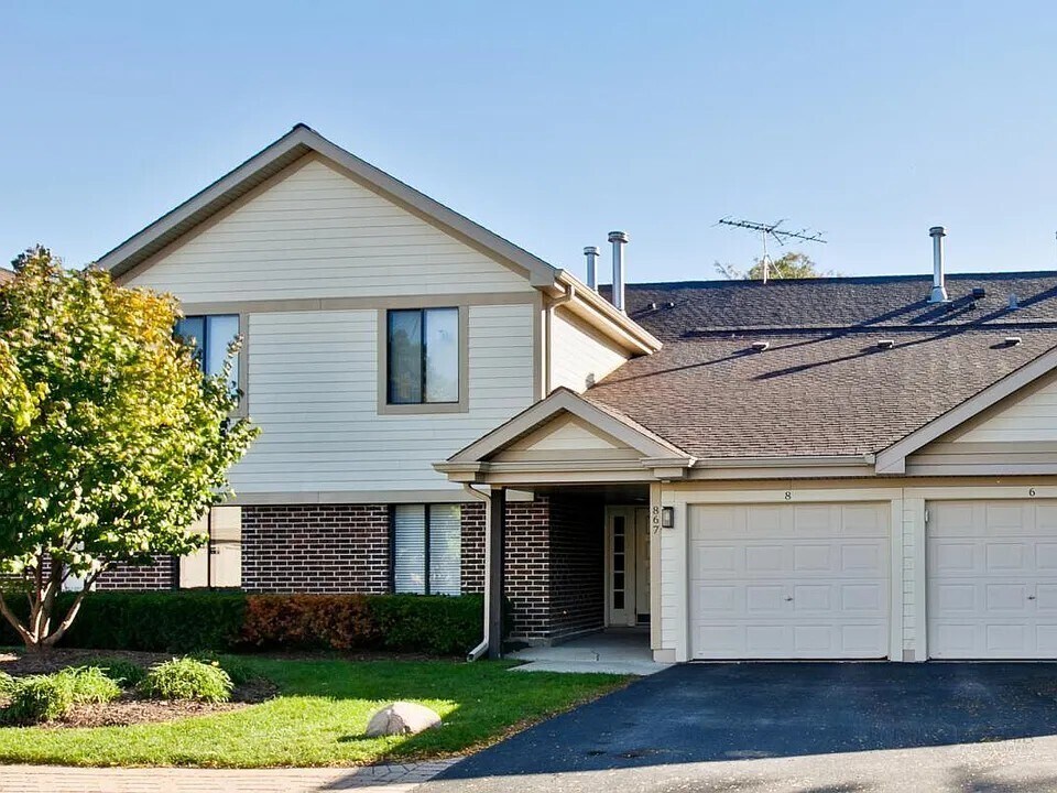 Foto principal - 867 E Carriage Ln