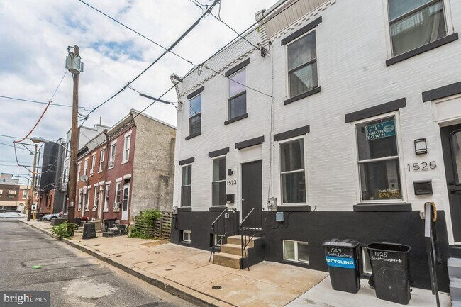 Building Photo - 1523 S Lambert St