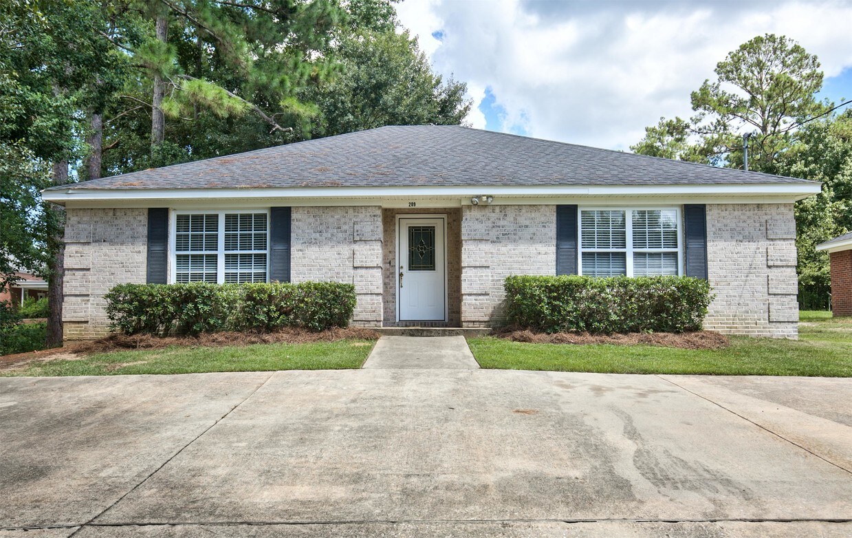 Primary Photo - 209 Westminster Dr