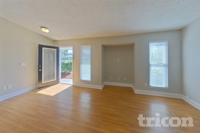 Building Photo - 554 Peregrine Ct