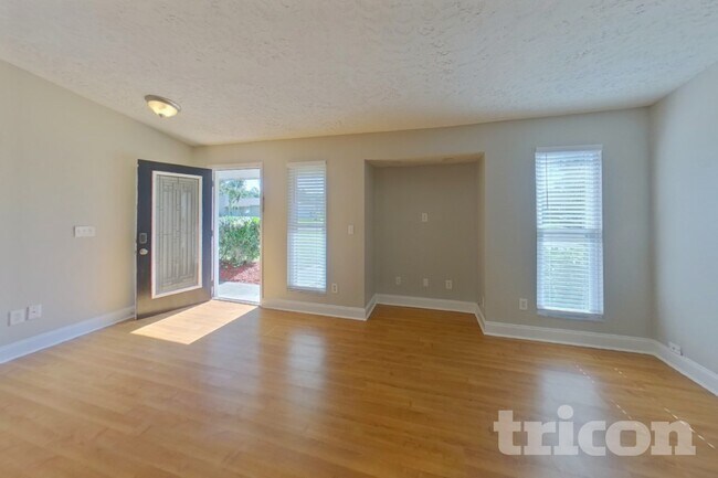 Foto del edificio - 554 Peregrine Ct