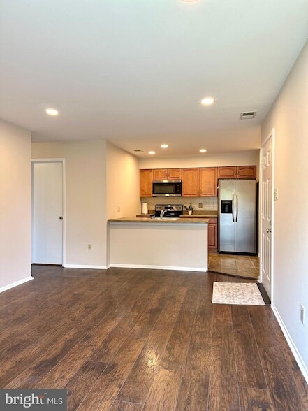 Building Photo - 243 Barclay Ct