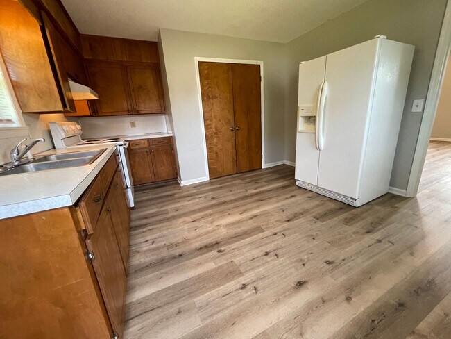 Building Photo - 908/910 Bagwell drive