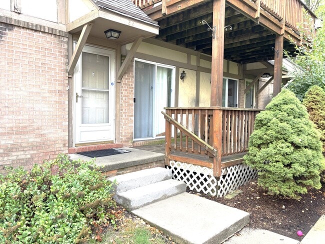 Building Photo - 44850 Bayview Dr