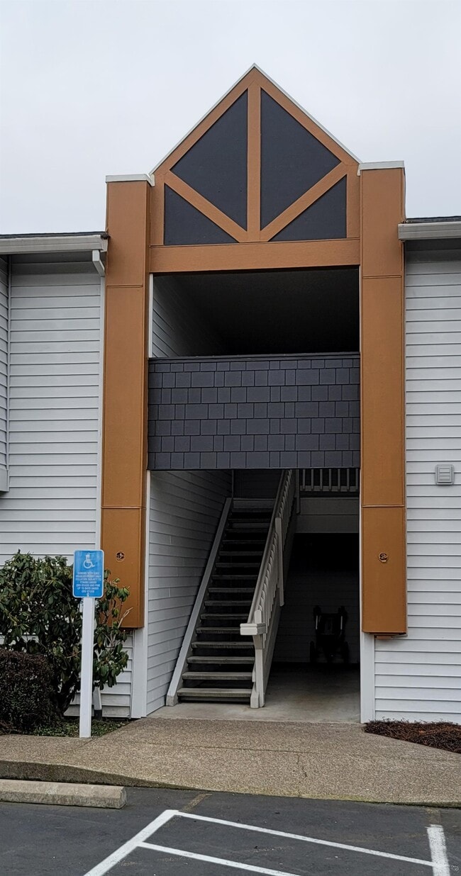 Photo - 10660 SW Davies Rd (Beaverton, OR) Townhome