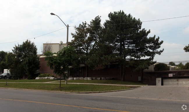 Primary Photo - 10 Bergamot Ave