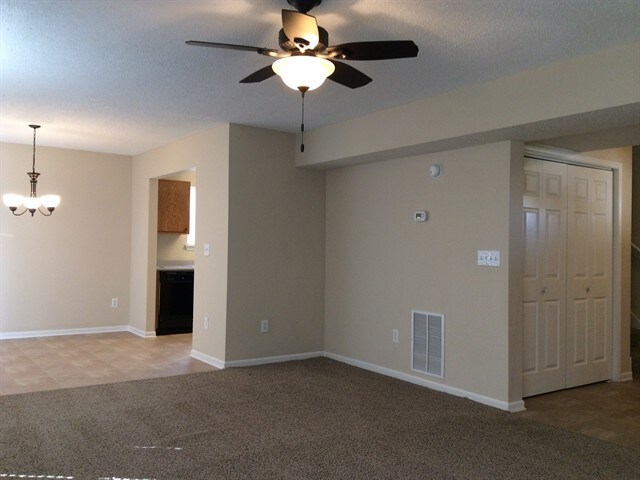 Foto del edificio - 15296 Fawn Meadow Drive