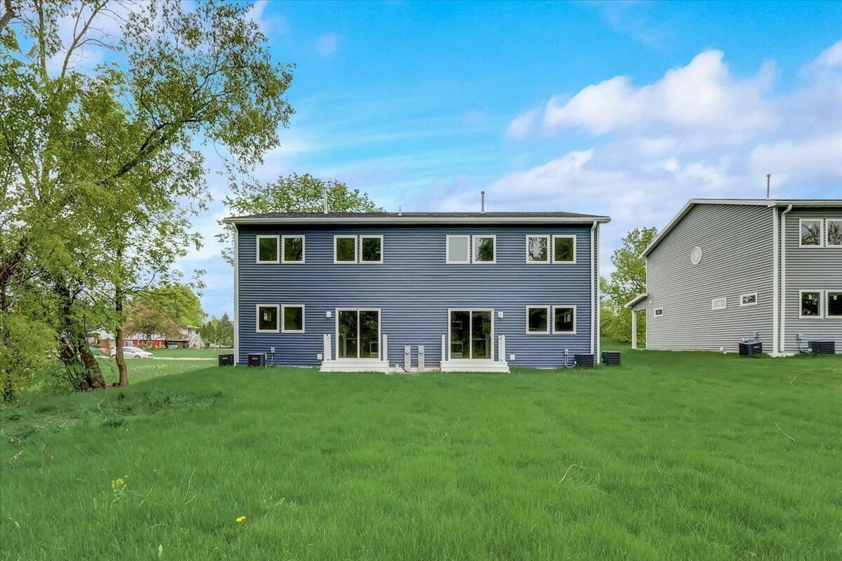 3311 W Alvina Ave, Greenfield, WI 53221 Townhouse for Rent in