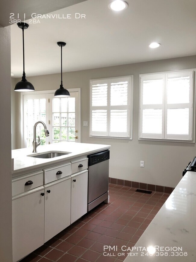 Foto del edificio - 211 Granville Dr