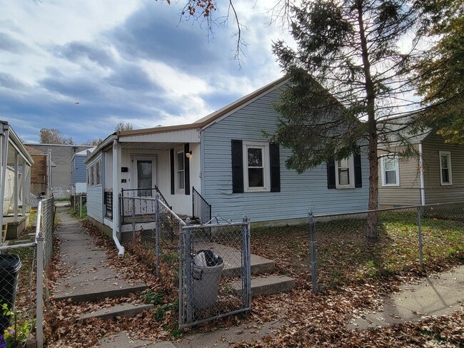 Building Photo - 212 2nd Ave