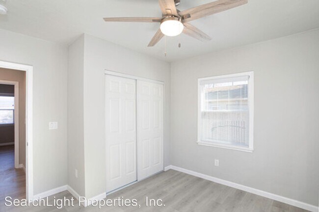 Building Photo - 2 br, 1.5 bath House - 143 E. Sunset Ave.