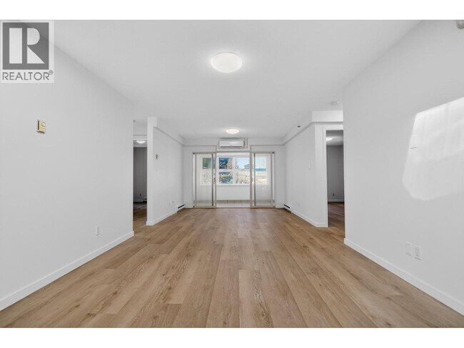 Photo du bâtiment - 5123 Joyce St