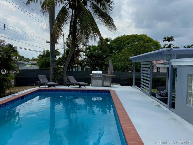 Foto del edificio - 1016 Moffett St