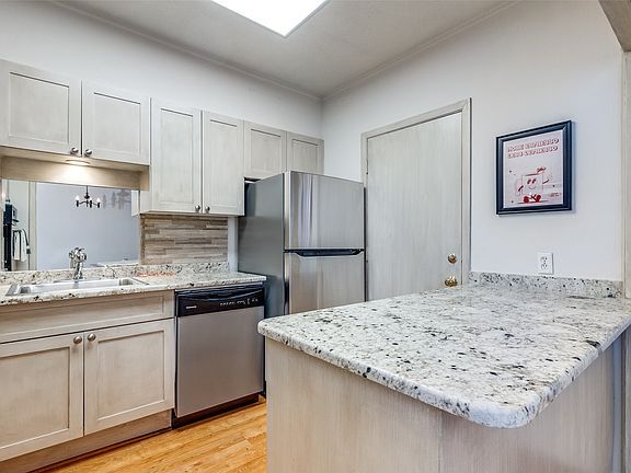 Photo - 3701 Turtle Creek Blvd Apartment