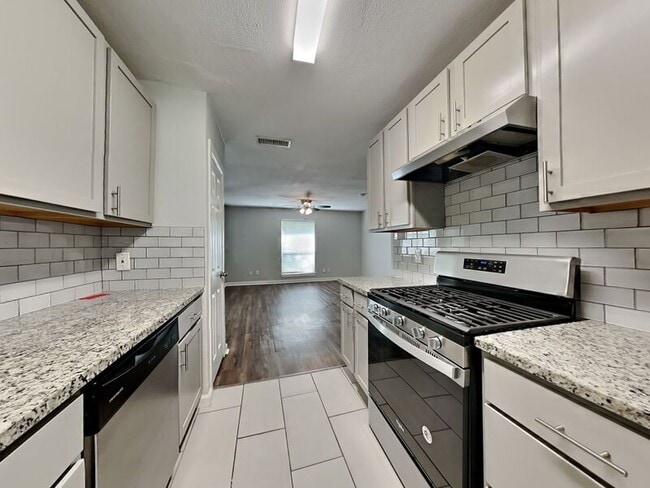 Building Photo - 1724 Spring Lake Dr