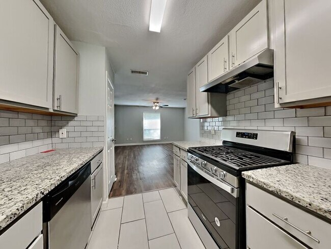 Foto del edificio - 1724 Spring Lake Dr