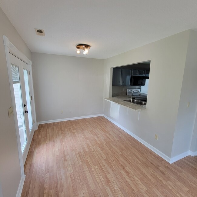 Building Photo - 63 Eastgate Cir