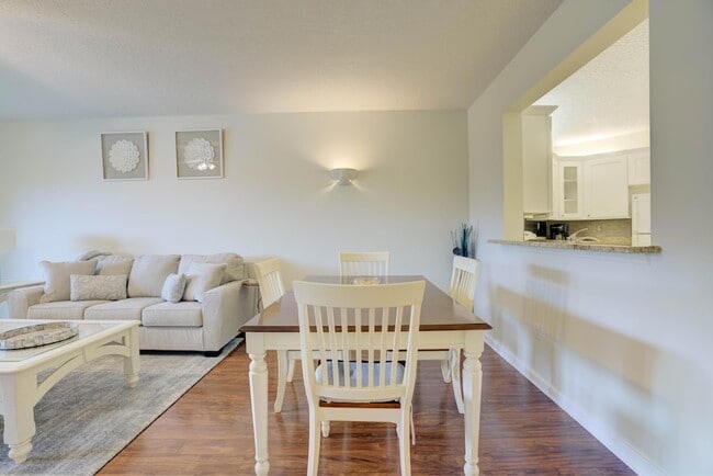 Photo - 200 Uno Lago Dr Apartment