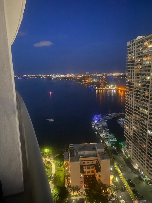 Building Photo - 1750 N Bayshore Dr