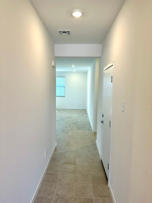 Foto del edificio - Almost new 4 bedroom home in Hurley Ranch