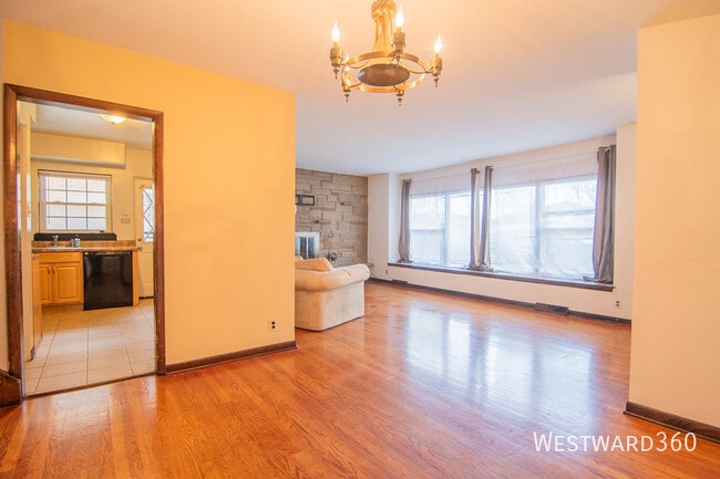 Building Photo - 2631 W 84th Pl