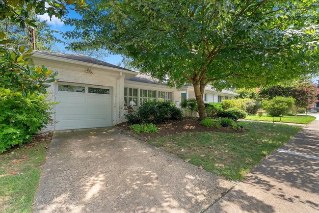 Building Photo - "Charming 4-Bed Retreat with Granite Kitch...
