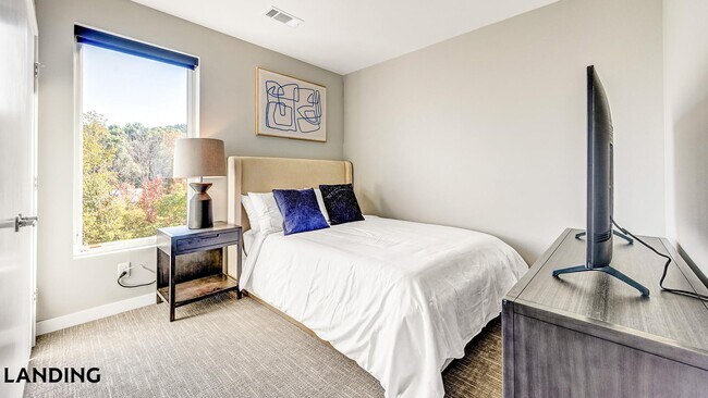 Building Photo - 5040 Linbar Dr