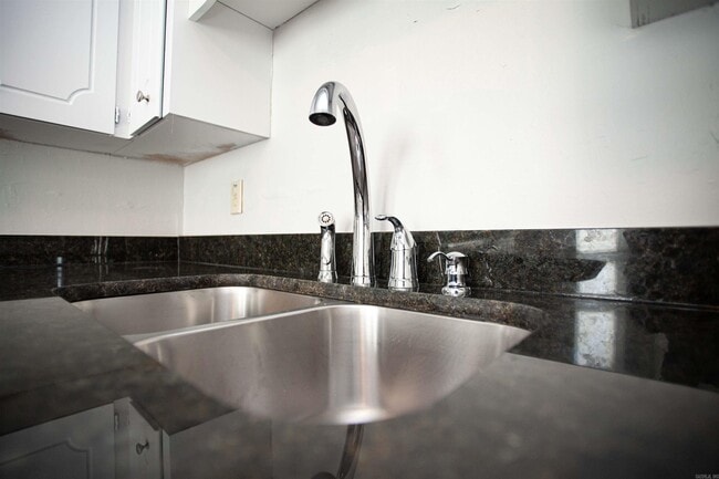 Foto del edificio - 2000 Lessel Dr