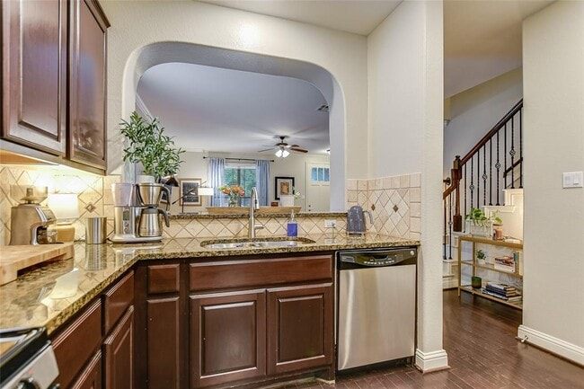 Building Photo - 2516 Amur Dr