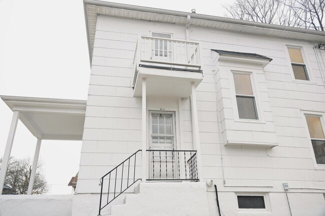 Building Photo - 1513 Bouchelle Ave