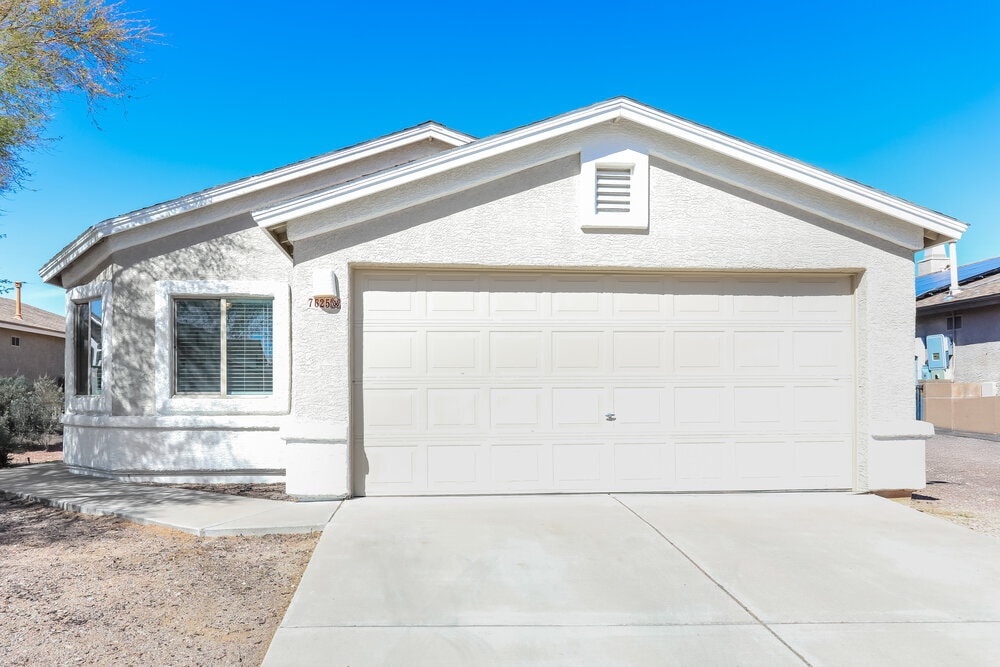 Foto principal - 7625 S Athel Tree Dr