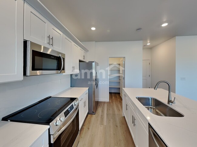 Building Photo - 20177 W Thomas Rd